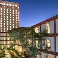 华住“华鼎杯”引入机器人天团，外滩美仑美奂酒店办艺术展｜华住本周大事