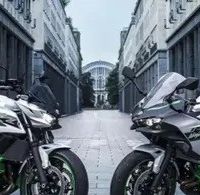 川崎新专利曝光：混动踏板车电池散热与布局革新