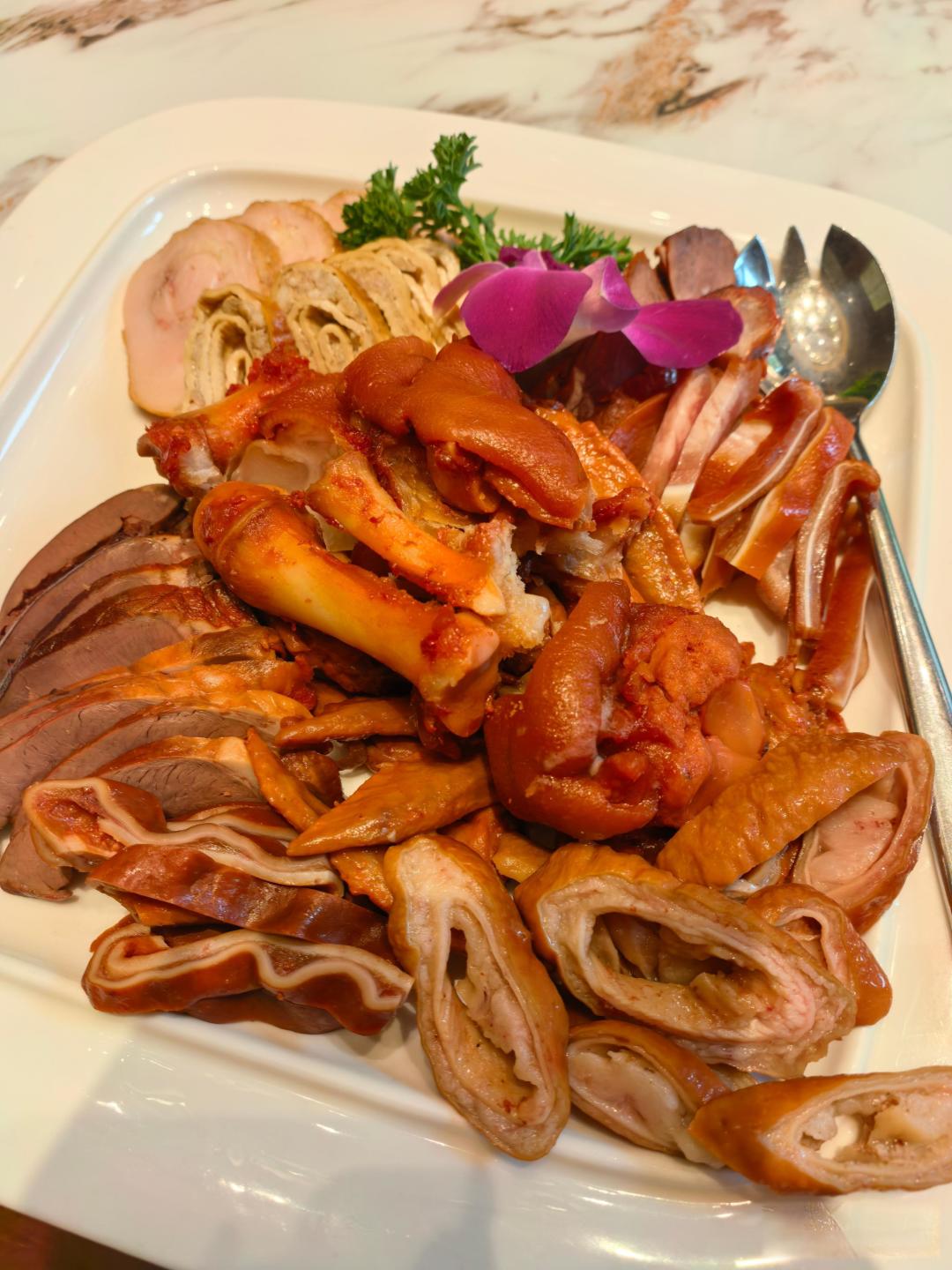 量大到惊人，味浓到上头，东北菜的饭张力你扛得住吗？