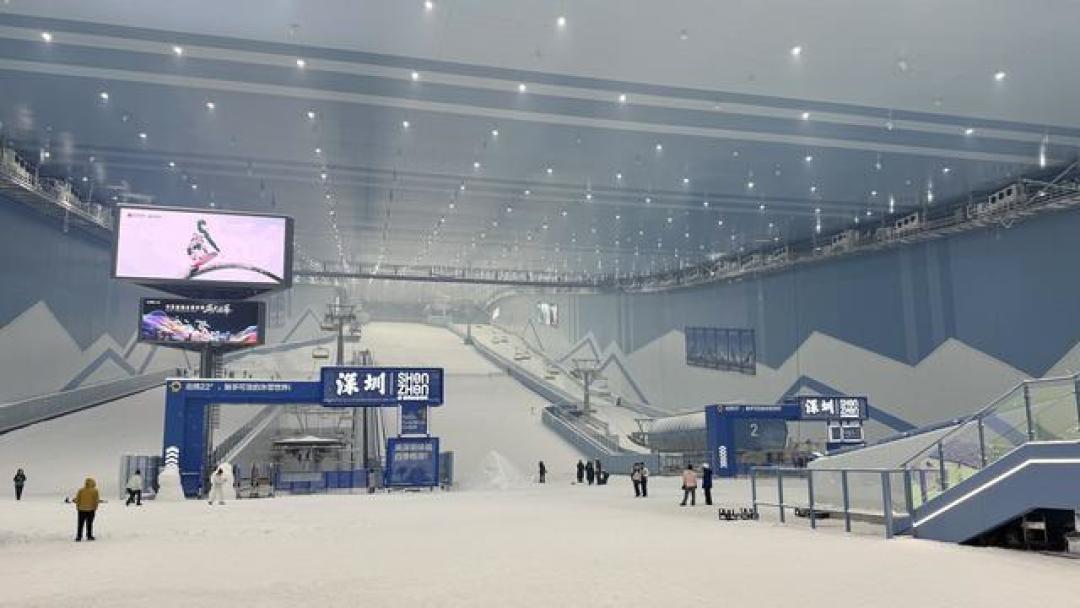 谢霆锋叹深圳太卷,全球最大室内滑雪场为何被吐槽价高人多?