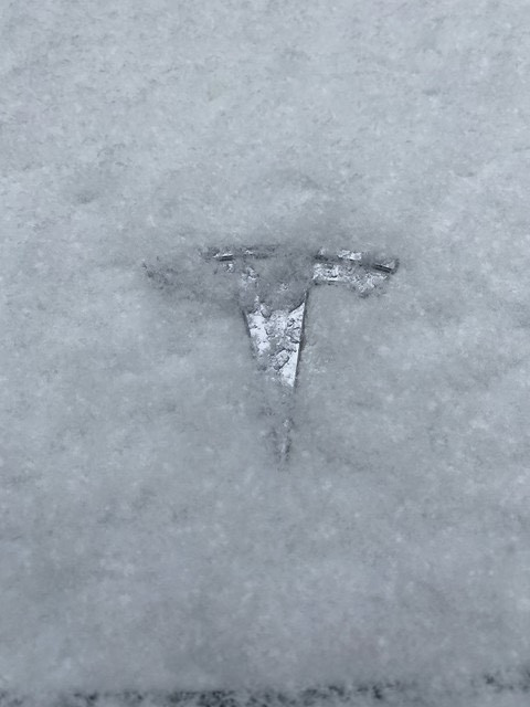 特斯拉冬季用车续命指南，10个用车技巧让你在雪天也能从容开电车