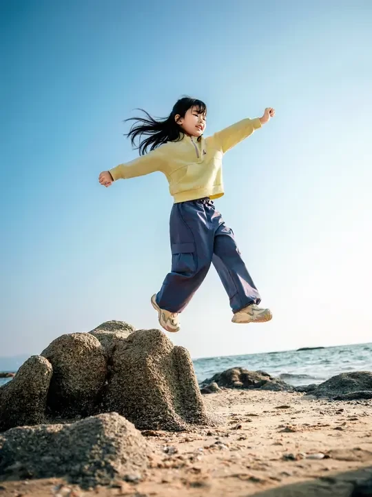 在跑跳玩闹的时光里，守护好女儿眼里的光❗️