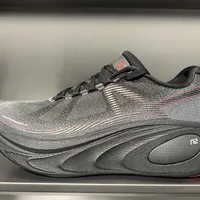 安踏专业跑鞋能否挑战国际大牌？423+用户真实观点大PK