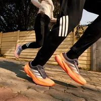 阿迪达斯最新跑鞋和篮球鞋：突破性体验还是营销噱头？全网用户真实观点大PK