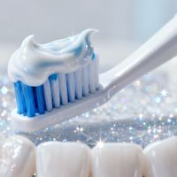 美白牙膏是“智商税”还是真有效？1000+用户观点大PK