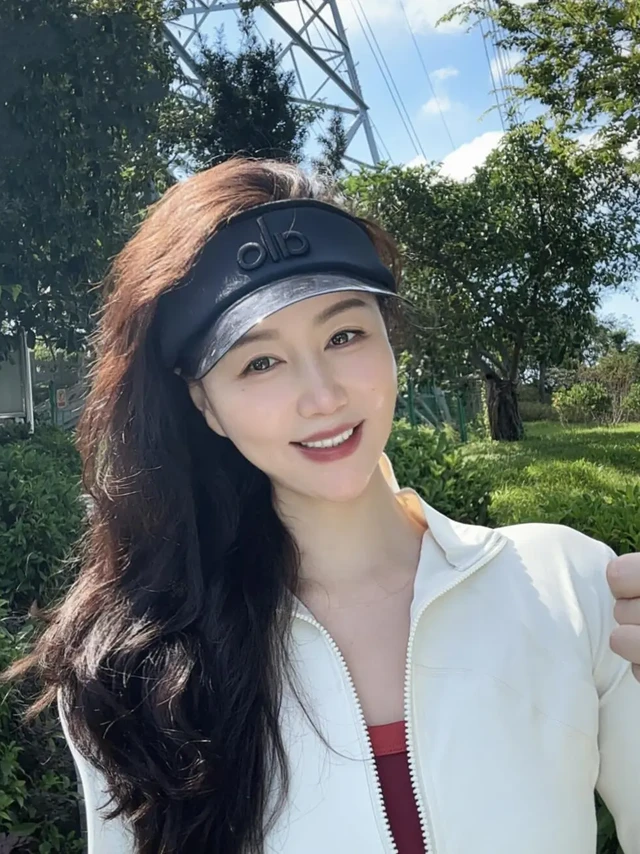 49岁 ，靠这一头丰盈发量赢回年轻感