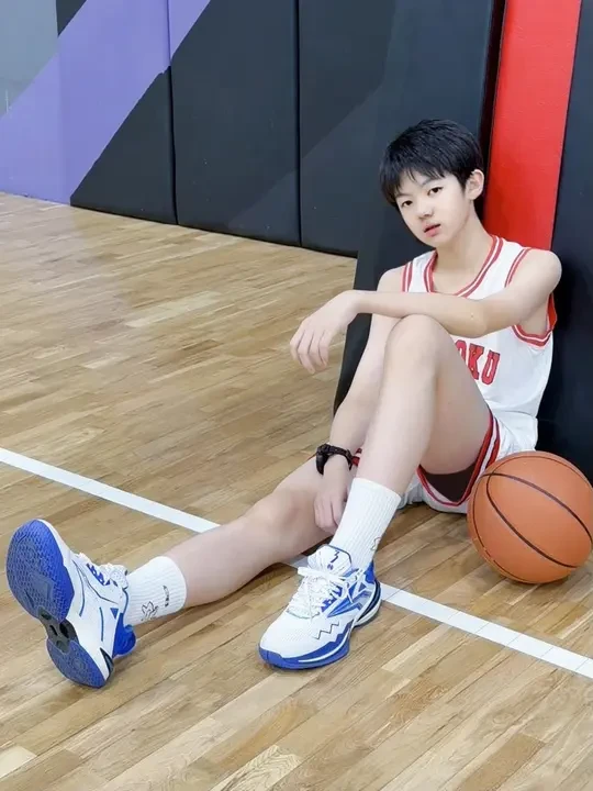 🏀球场小霸王的超能装备！少年感十足~