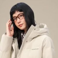 冬季穿搭公式：羽绒服+高领毛衣+皮裤，保暖时髦两不误