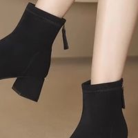 秋冬鞋柜新宠！达芙妮绒面粗跟短靴太懂穿搭了