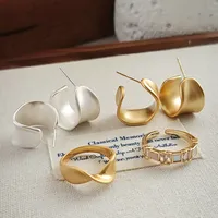 简约耳环是四季万能单品吗？1000+用户观点大碰撞