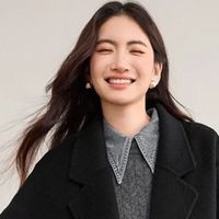 冬日都市漫步，羊毛大衣+围巾手套的优雅公式