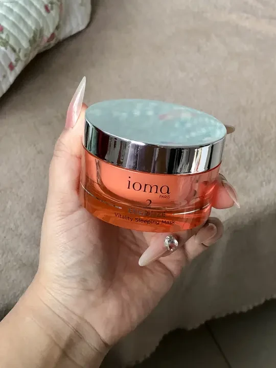 熬夜熬到凌晨，早八出门脸依旧是白的亮的