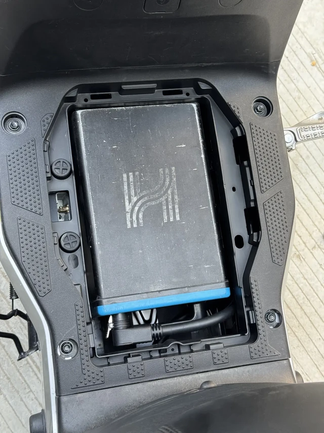 九号mzmix反向升级mz110踏板电池仓