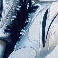 扶摇2.0：轻盈缓震，复古百搭通勤跑鞋