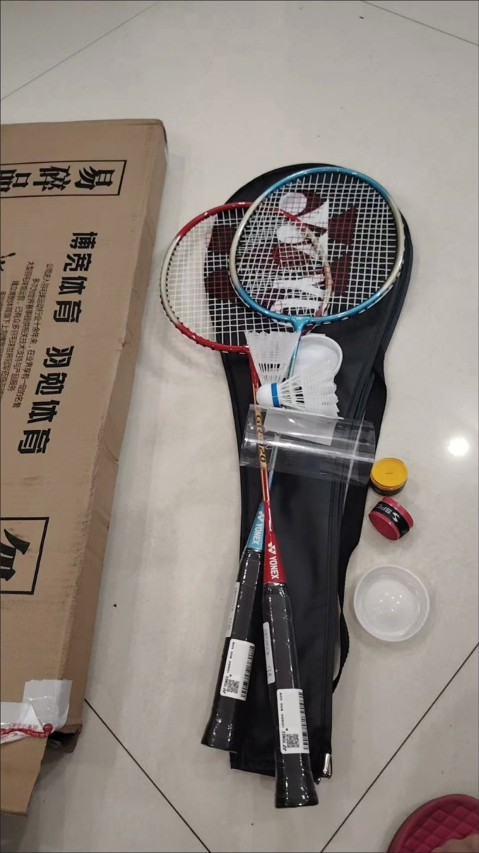 羽毛球具