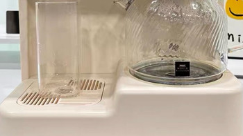 双旦焕新：客厅小圆桌变身迷你水吧