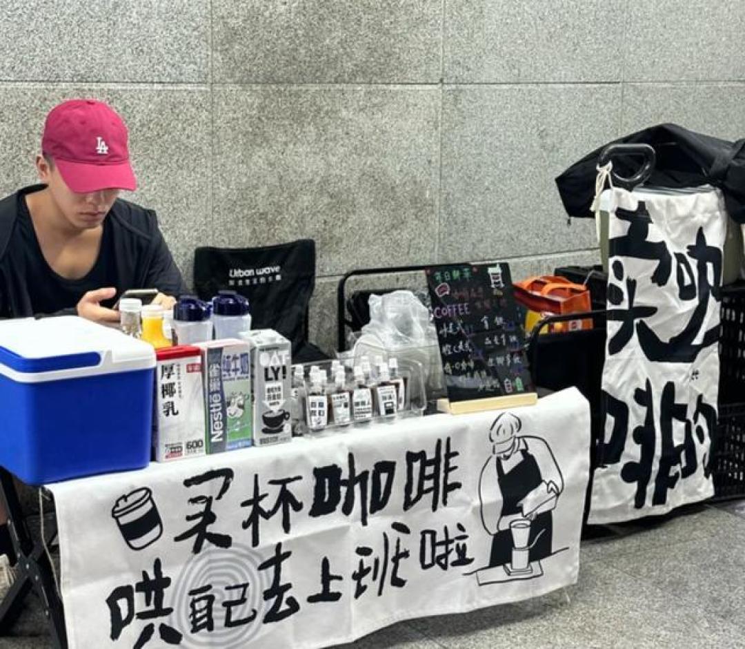 左手锅铲,右手流量:这届路边摊已经进化到超乎想象