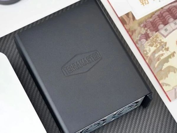 能存放1亿张照片或10万小时视频，这款掌上NAS够安全还方便：铁威马F8 SSD Plus评测