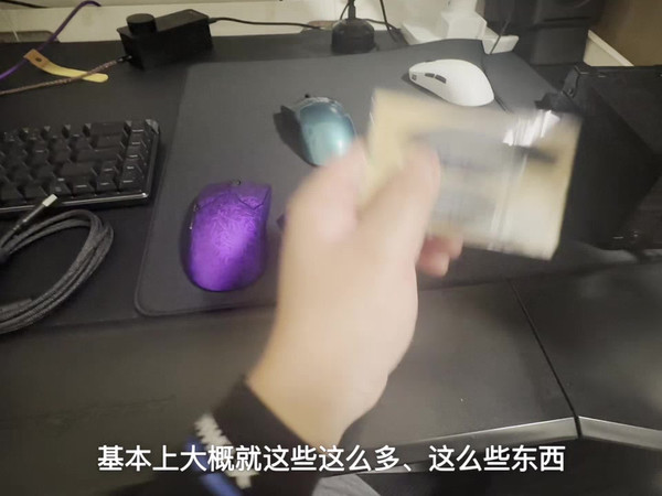 前行者z7 类毒蝰mini碳纤维鼠标 非常喜欢前行者的产品设计理念