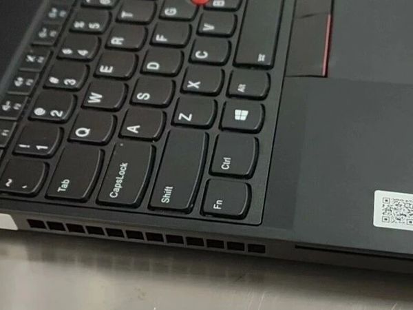 ThinkPad P15V 高性价比工作站/适合图形设计师，软件工程师，数据/视频编辑数据分析等工作