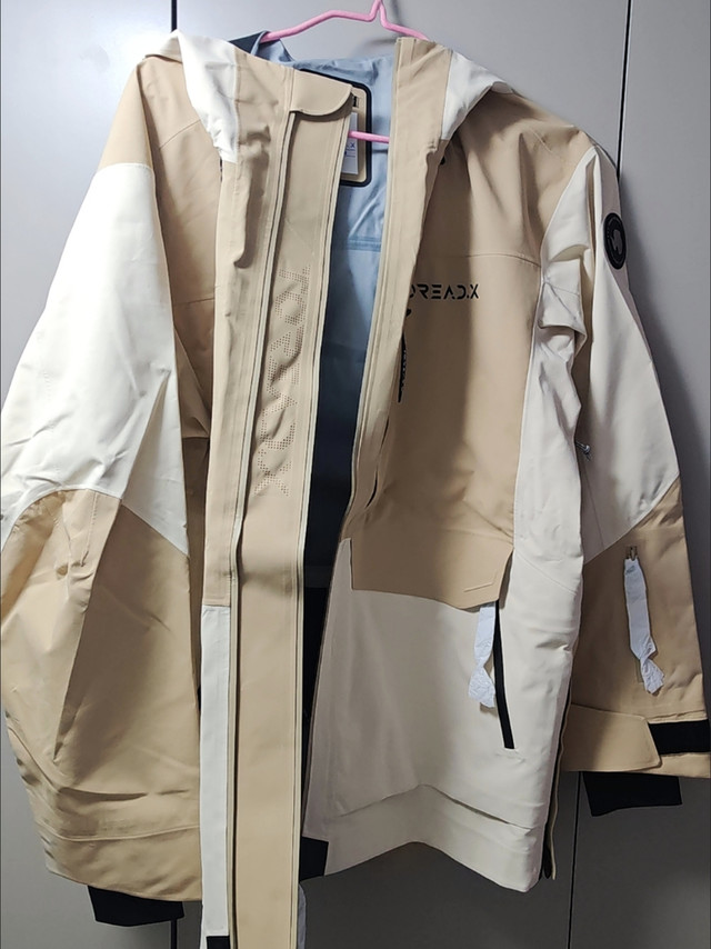 雪场装备封神！探路者TAHHAL90150滑雪服太顶了