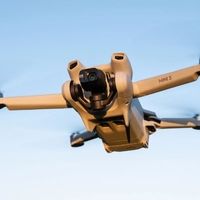 滑雪拍摄神器：提升滑雪视频质量装备，如GoPro、无人机、稳定器