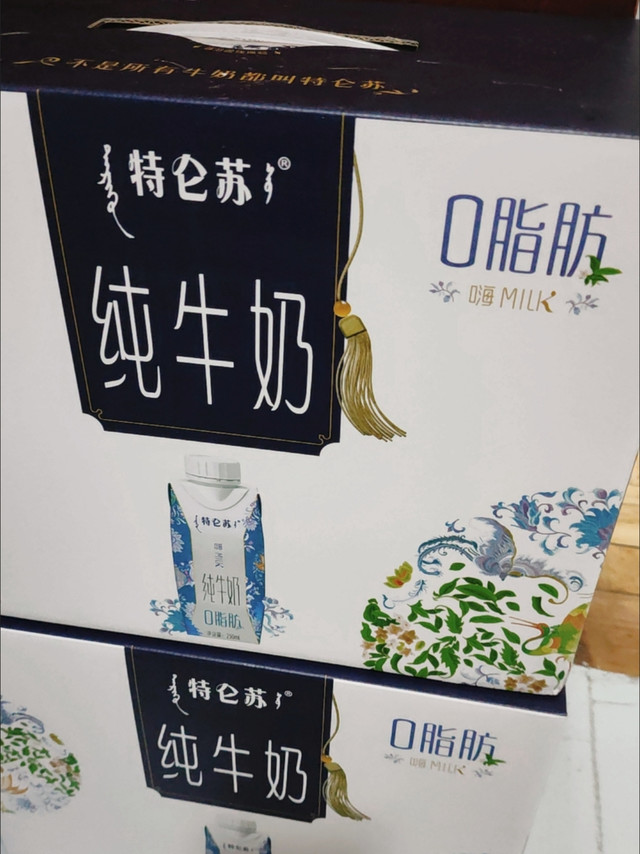双旦减脂党必囤！特仑苏嗨MILK脱脂奶，0脂也香浓