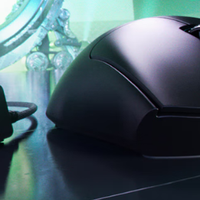 轻如羽毛快如闪电，这无线游戏鼠标让我操作直接起飞！