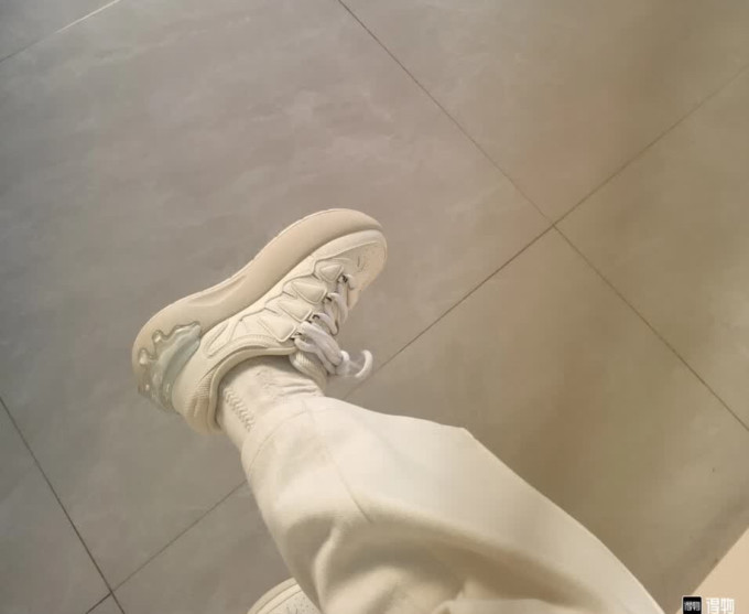 斐乐运动板鞋