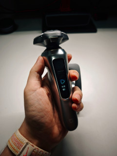 米家剃须刀Pro：屏幕与氛围灯的新功能