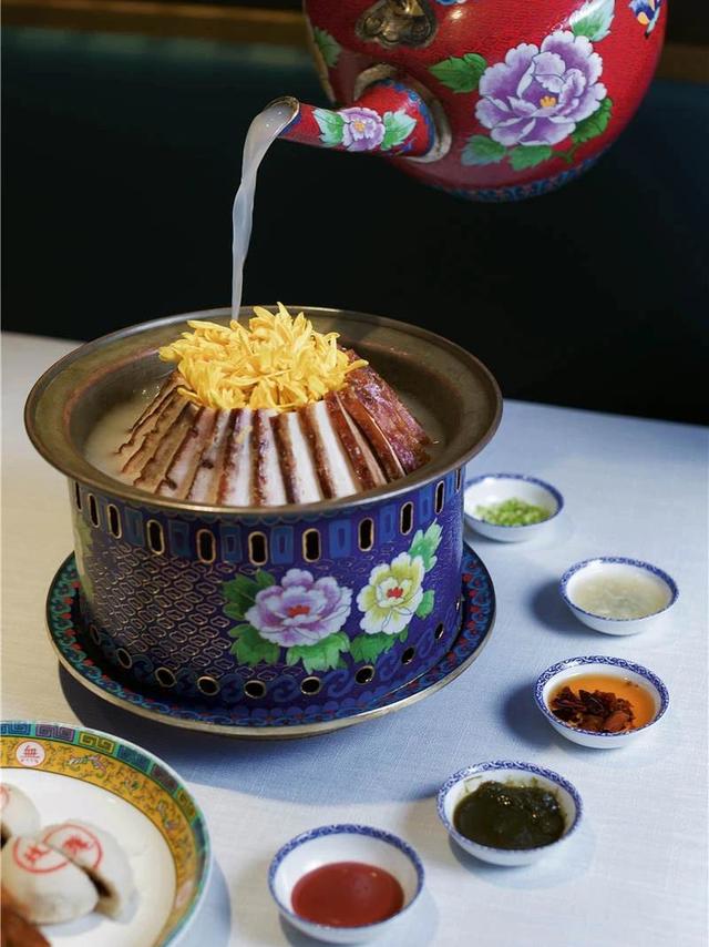 去北京旅游，除了烤鸭和炸酱面，还有哪些地道美食不容错过？