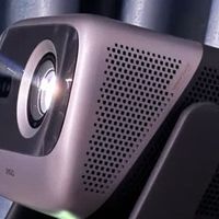 把电影院搬进客厅：坚果N5投影仪，我用“无损画质”重塑家庭影院