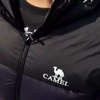 骆驼火山羽绒服：高充绒保暖
