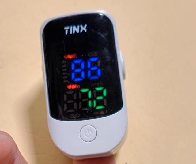 为家里老人选的放心仪：这款家用血氧仪测量准确、操作简单