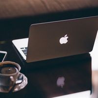 MacOS 26 Bug致显示器闪烁：官方多次更新问题反而更糟！