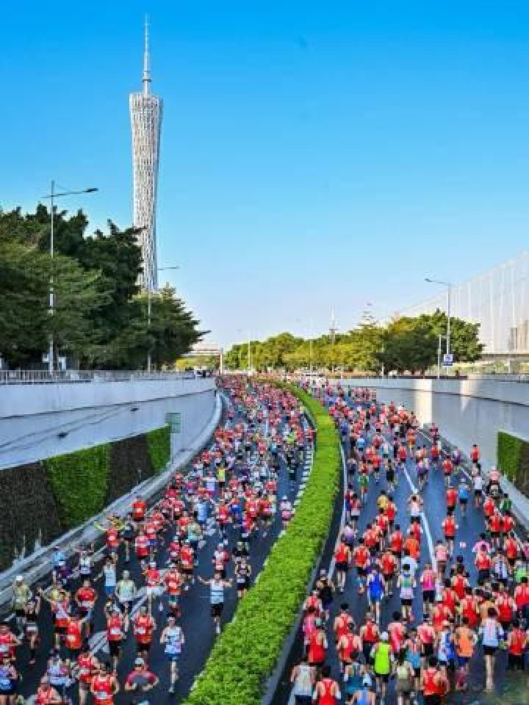 破纪录，战高温！2.6万跑者燃情广马，中国军团表现抢眼