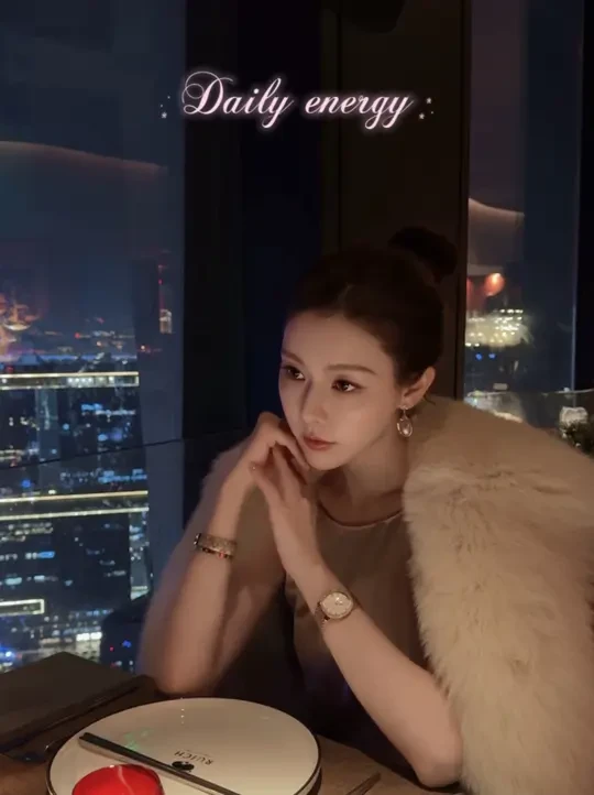 模拟人生小游戏：ins老钱风穿书版📖✨