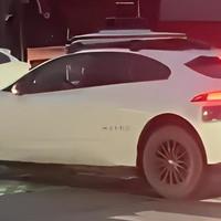 美国旧金山大面积停电 交通信号灯失灵 自动驾驶汽车路中间趴窝