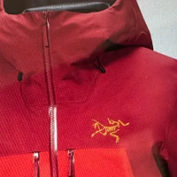 始祖鸟 2026 马年限定疑似换款，Alpha SV 下岗，Rush Jacket 接棒？