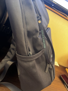 不到半张，斯凯奇通勤背包