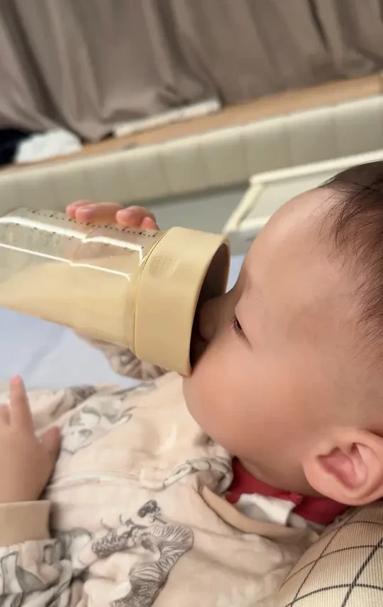 2周多的孩子怎么戒奶嘴啊～