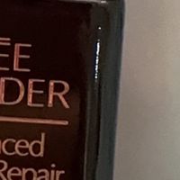 雅诗兰黛眼霜：呵护眼周肌肤