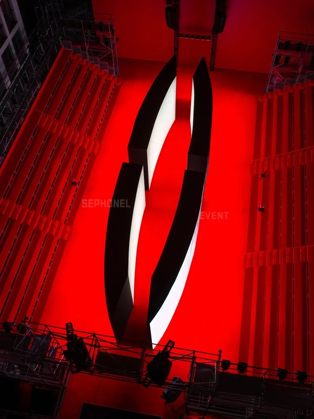 🟥 𝐄𝐕𝐄𝐍𝐓｜H&M伦敦时装秀“时装飞船”