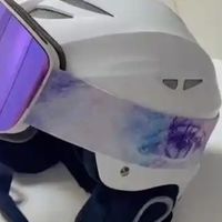 雪季滑雪装备全解析：从滑雪板到保暖内衣，哪些品牌值得信赖？