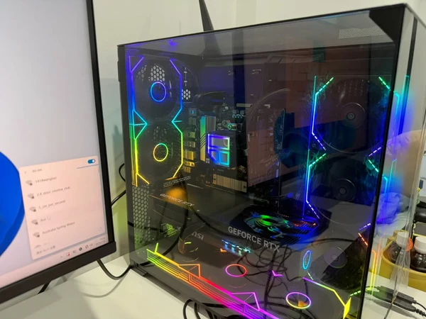 💻✨ 黑白系高颜值主机|9800X3D+魔龙5070