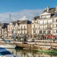 49岁中年人低成本移民欧洲引热议，50+用户真实观点全景呈现