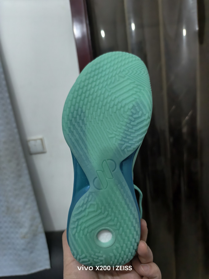李宁篮球鞋