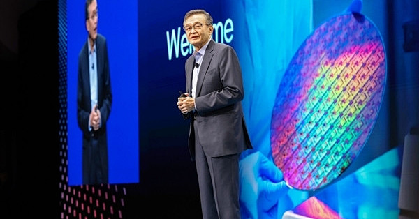 股价暴涨近九成 好于AMD和NV：Intel明年就靠14A工艺翻身了