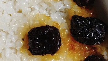 东北圆糯米煮了红枣糯米饭，软糯香甜美味可口