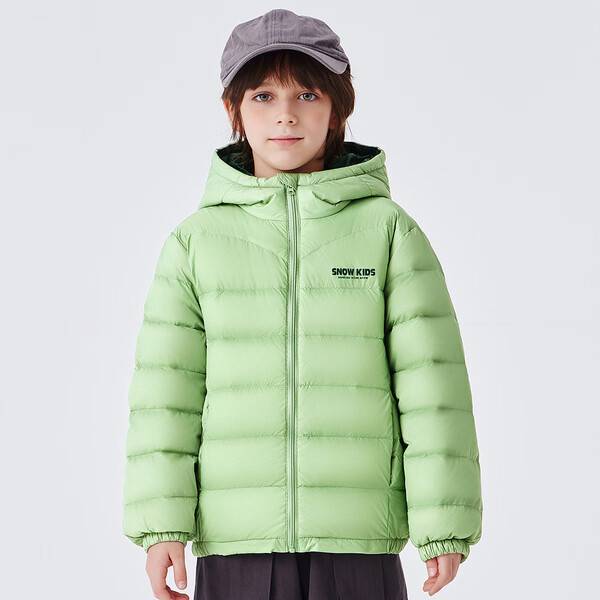 雪中飞儿童羽绒服：双旦清新之选，活力过冬不臃肿